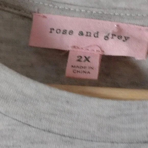 Rose & Grey 2X Embellished Gray Tee Rhinestone Stud Top Plus Size NWOT - Picture 4 of 5